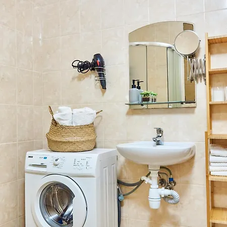 без відключень світла! елегантні люкс в центрі мукачева Apartment *